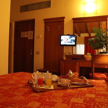 Hotel Il Borghetto Bariano Ngoại thất bức ảnh