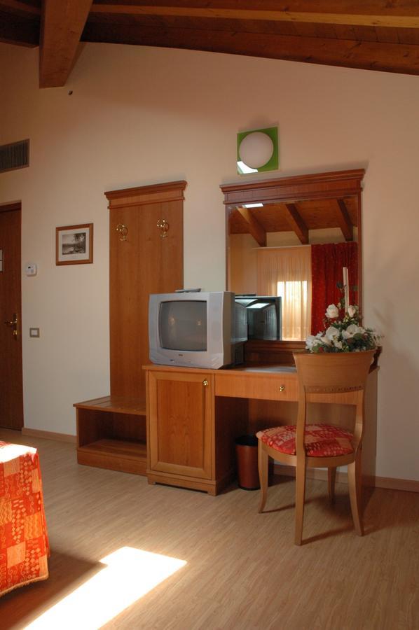 Hotel Il Borghetto Bariano Ngoại thất bức ảnh